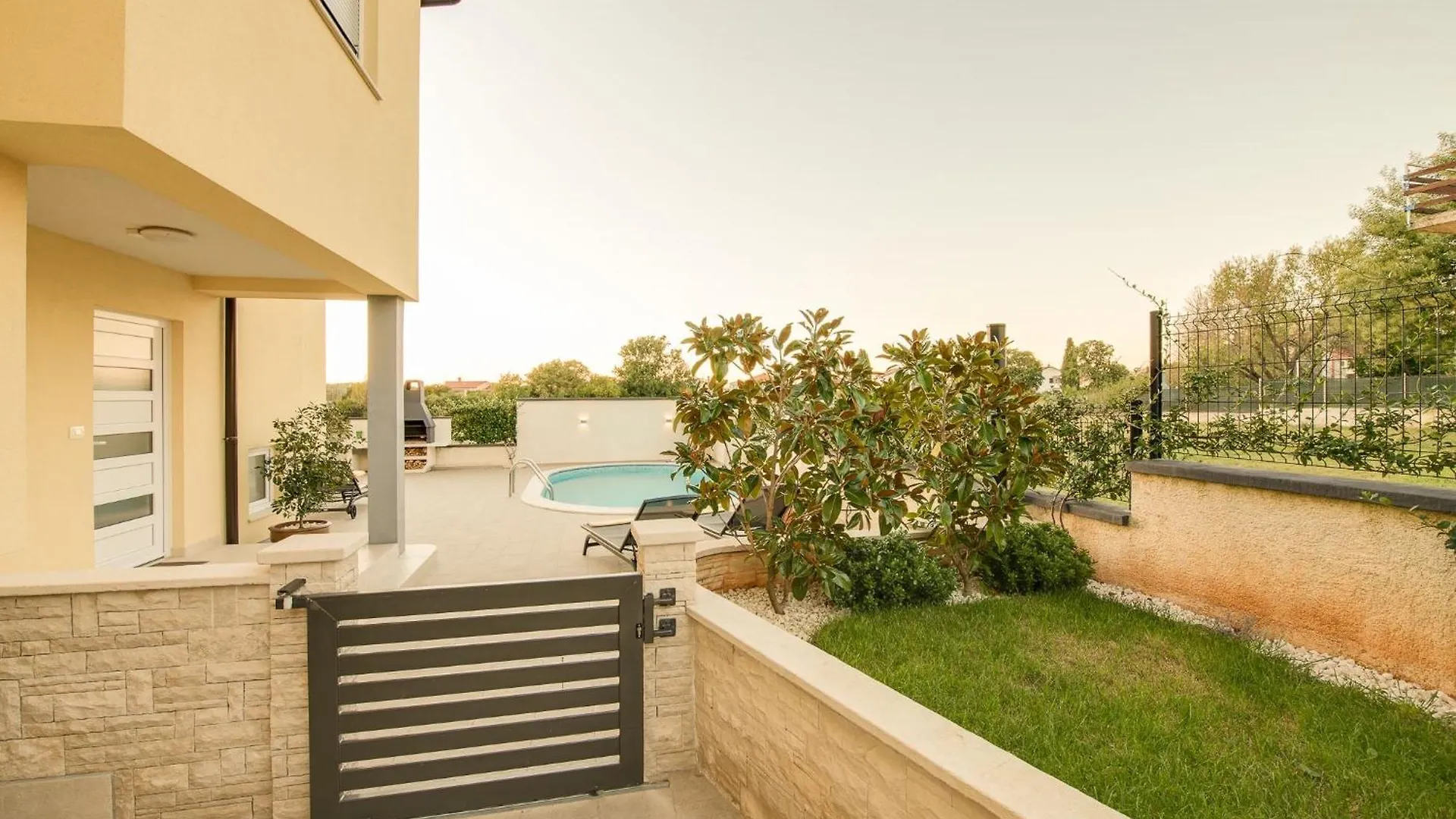 Villa Cera Fuer 8 Personen In Pula 0*,